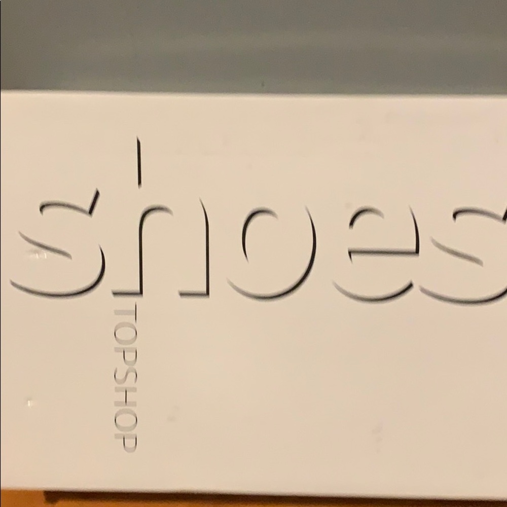 Never been worn - Picture 4 of 4